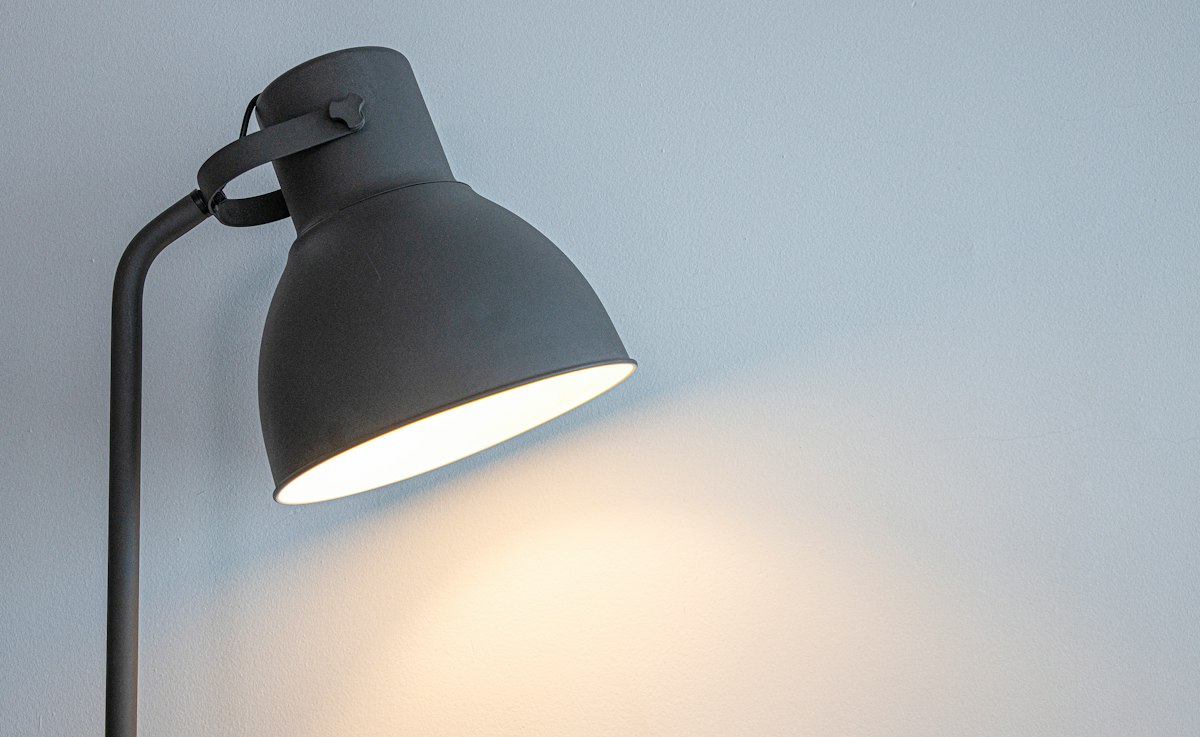 Natural window light optimization for workspace
